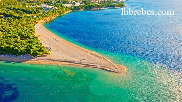Keindahan Pantai Zlatni Rat Kroasia